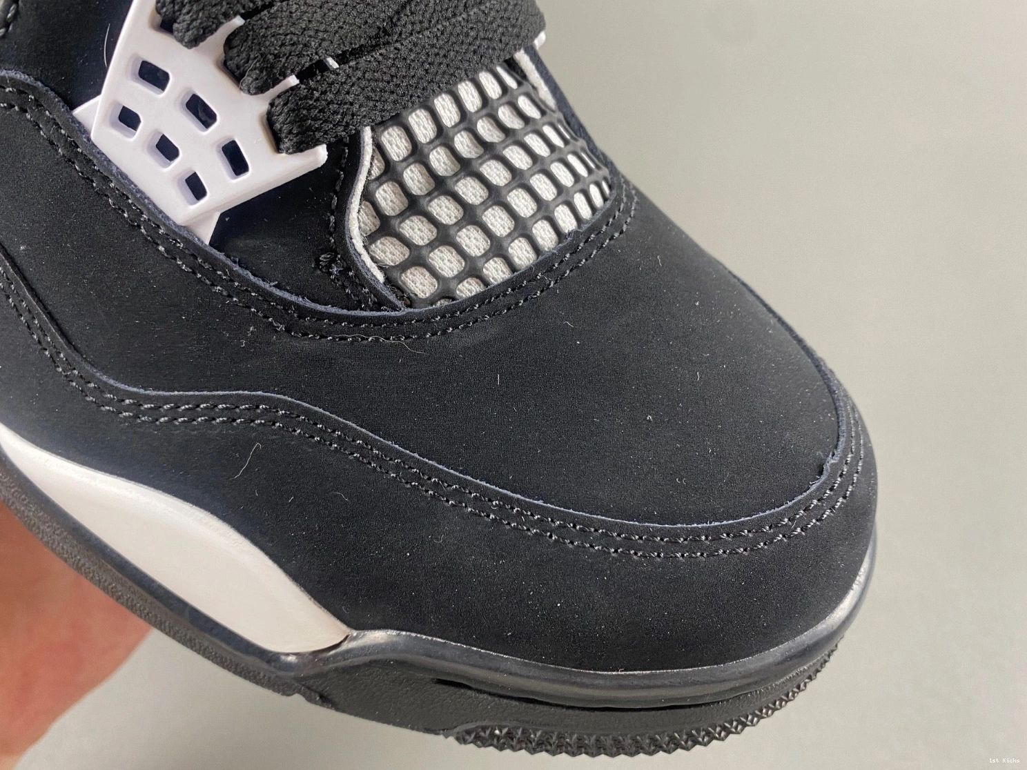 FQ8138-001 RETRO 4 THUNDER 'WHITE AIR JORDAN 0327